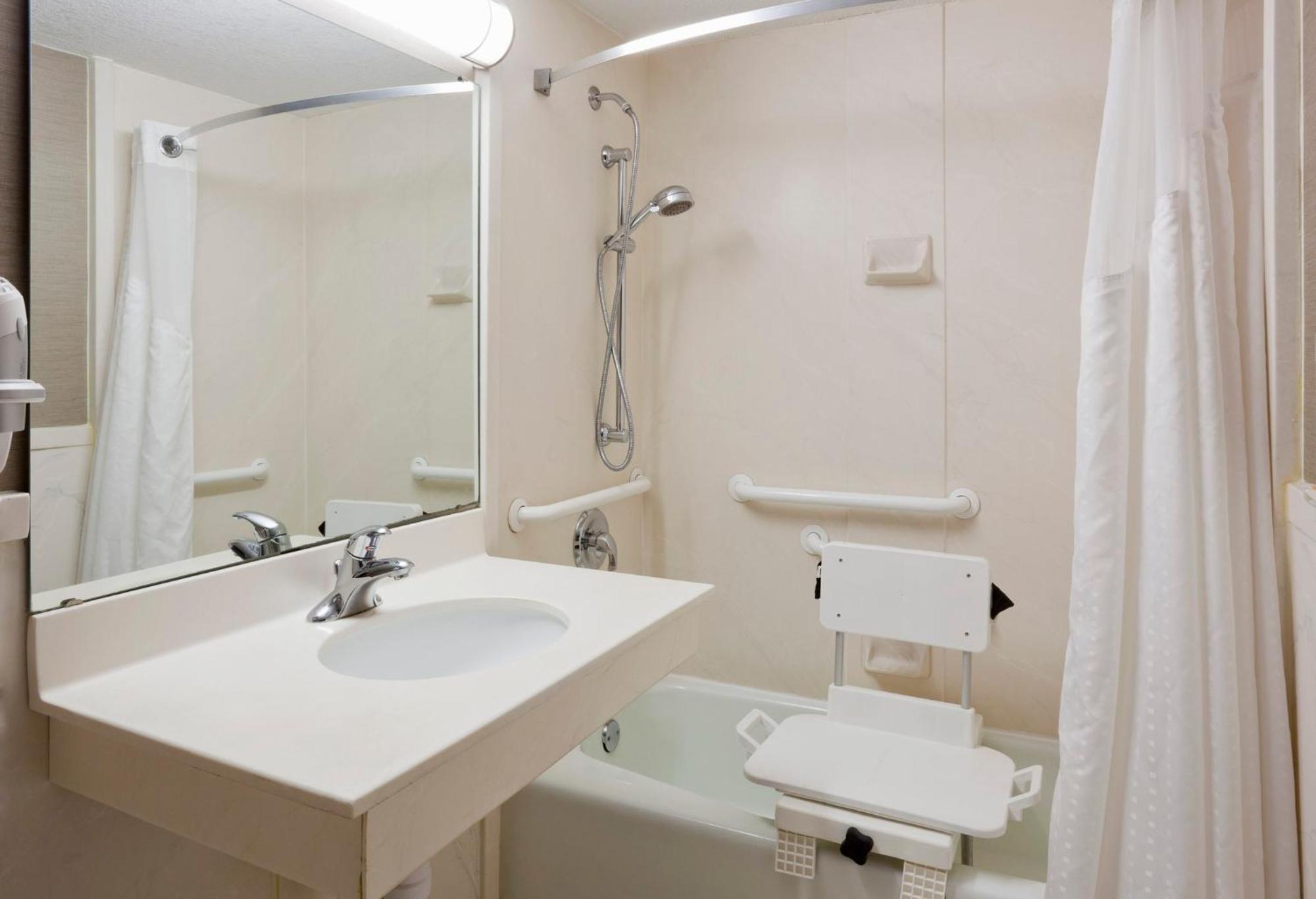 Holiday Inn Alexandria By Ihg מראה חיצוני תמונה